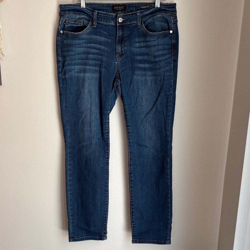 Judy Blue straight fit medium wash Classic Indigo blue Jeans size 32/15 EUC